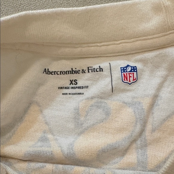 Abercrombie & Fitch - Kansas City Chiefs Shirt - XS men’s/womens M - Picture 3 of 4